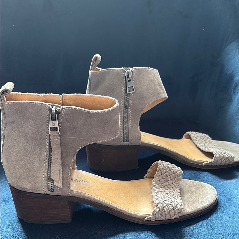 Lucky Brand Nichele Taupe Grey Block Heel Sandals Suede Size 9.5M - Picture 9 of 11